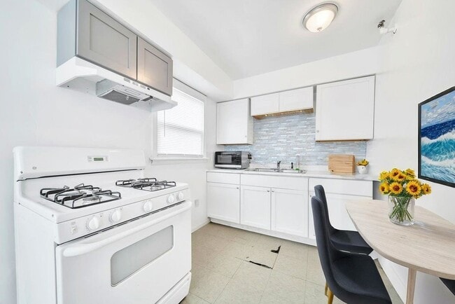 Photo - 16052 Halsted St