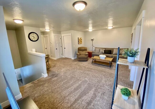 Photo - 275 E 1725 N