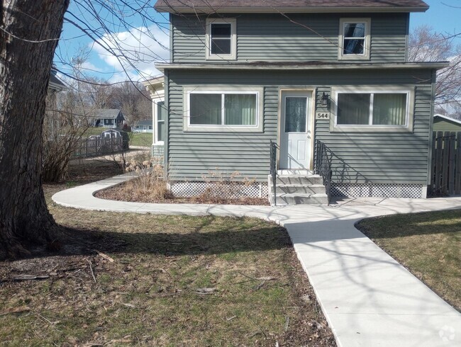 Building Photo - 544-548 E Holum St Unit 548 Rental