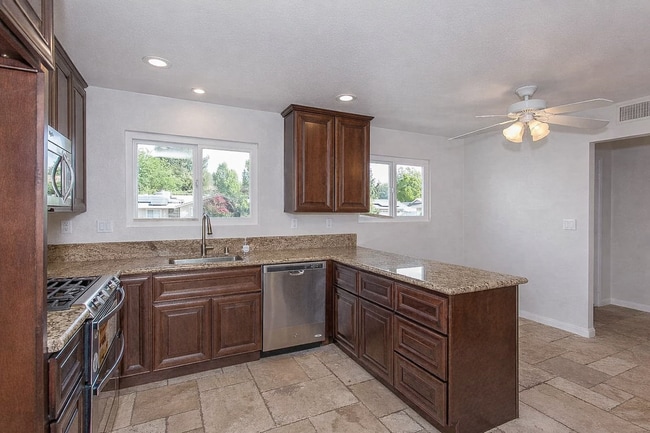 Photo - 639 Calle Tulipan