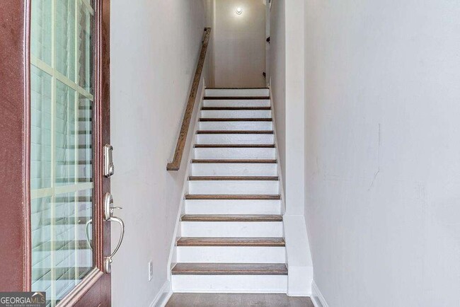 Photo - 1395 Harris Way S