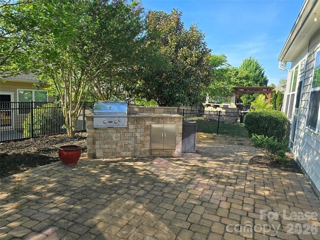 Photo - 5021 Kinross Ln