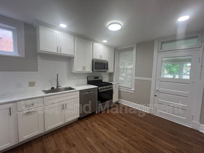 1018 Commodore Dr Unit A