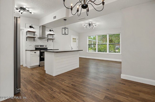 Photo - 2203 Bourget Dr