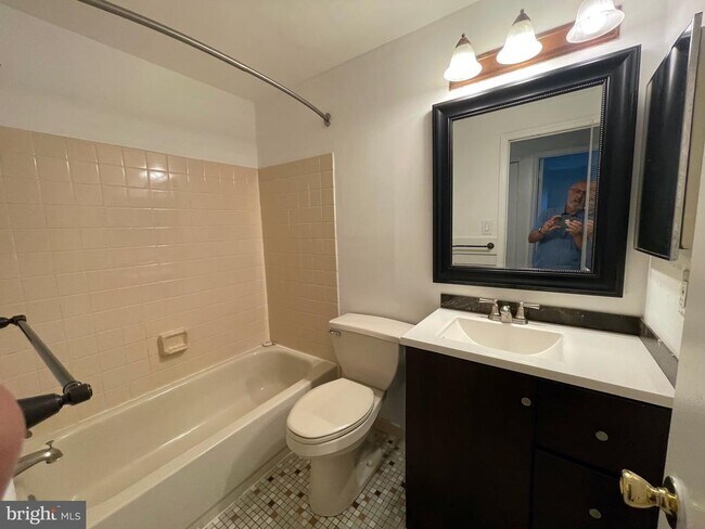 Photo - 13014 Blakeslee Dr