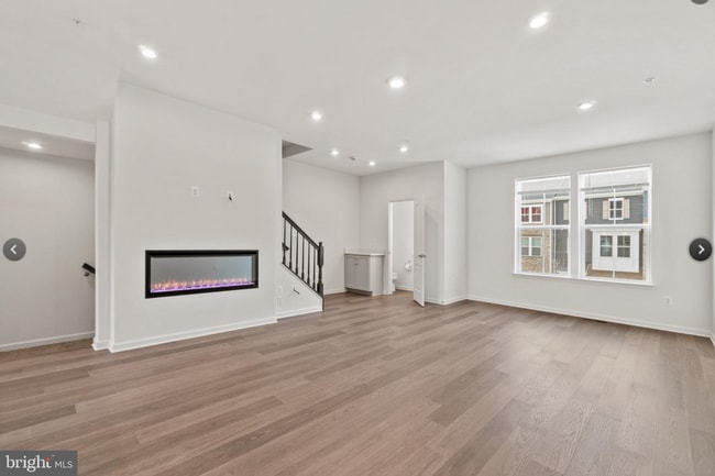 Photo - 8217 Longford Rd