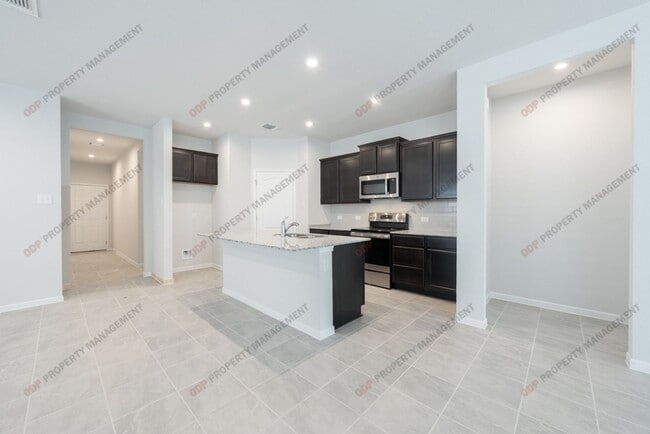 Photo - 424 Poplin Ln