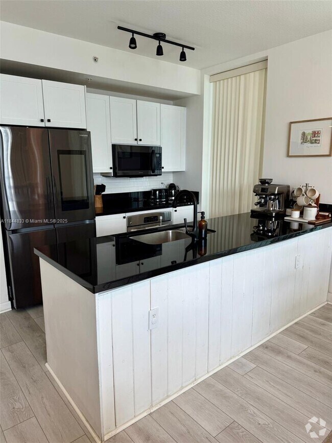 Building Photo - 79 SW 12th St Unit 3207-S Rental