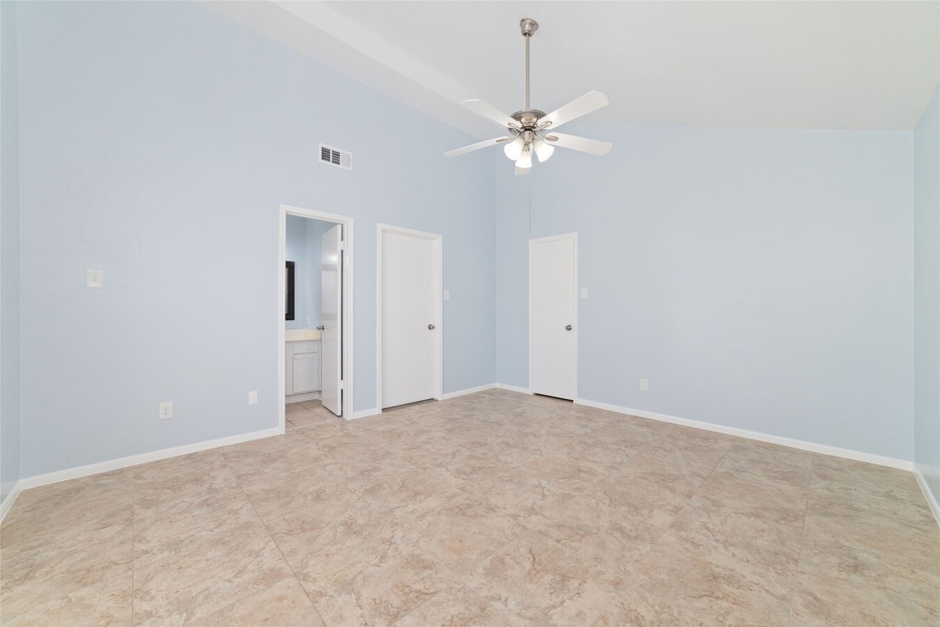 Photo - 17 April Point Dr N