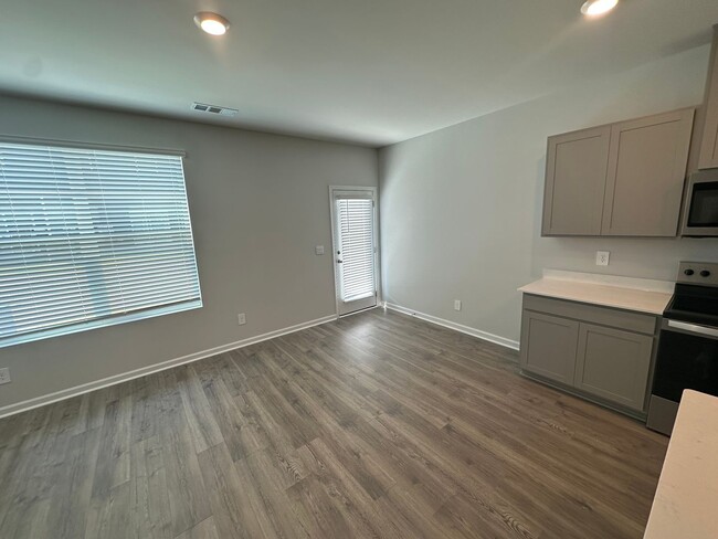 206 Hazel Ln