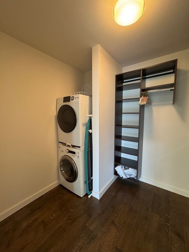 Photo - Modern 2 bed 2 bath townhome in Eastlake with panoramic view of Lake Union