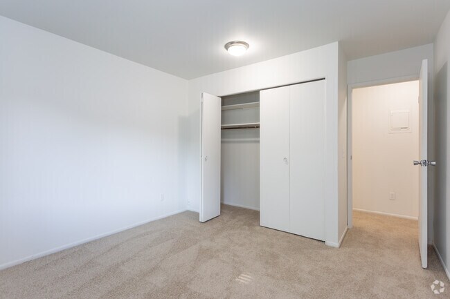 2 BR, 2 BA - 920 SF