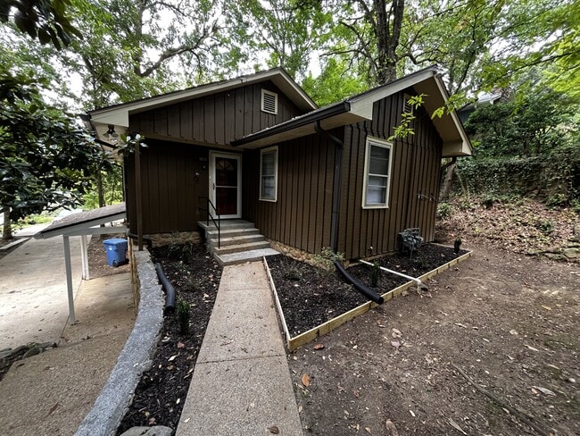 Building Photo - 5025 Sunnyside Ave Unit Upstairs
