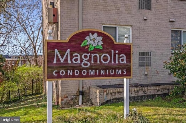 Building Photo - 625 Chesapeake St SE Unit 205