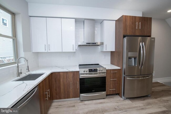 Building Photo - 2213 Emerald St