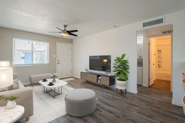 Building Photo - Fully remodeled Casita style apartment hom... Unit 3515-02