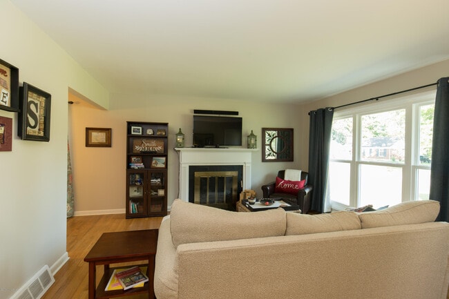 Photo - 4311 Kinloch Rd