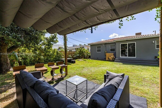 Photo - 285 NW 45th St