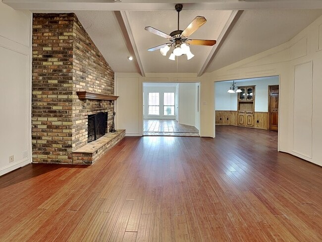 Photo - 205 Woodpark Ln