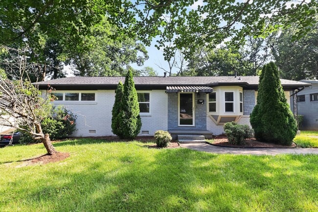 Building Photo - Beautiful 3 Bedroom Home Near Plaza Midwood!