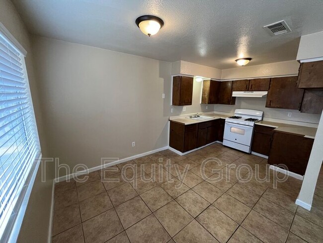 Photo - 93 N E St Unidad #A