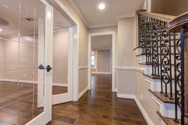Photo - 607 Ellingham Dr