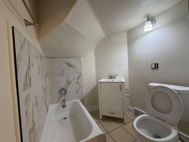 Photo - 2213-2215-2215 N Holton St