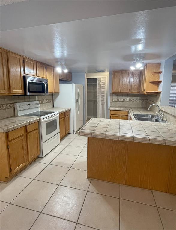 Photo - 8670 Larwin Ln