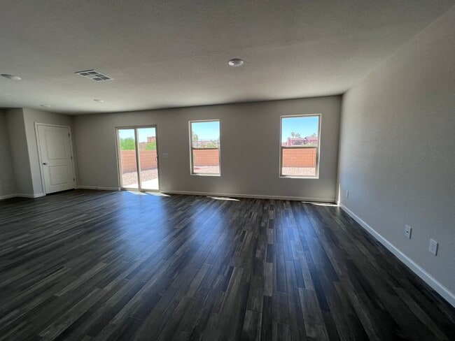 Photo - 3BR 2Ba w/garage and fenced yd, Gated Entry, near Rotary Park-Boat ramp,Sports Fields,