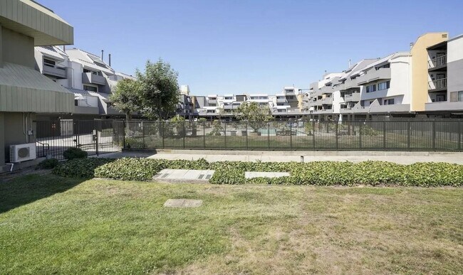 Photo - BEAUTIFUL TOP FLOOR 1 BED 1 BATH CONDO W/... Unit 336