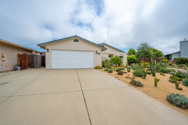 Building Photo - 885 Peregrine Ln