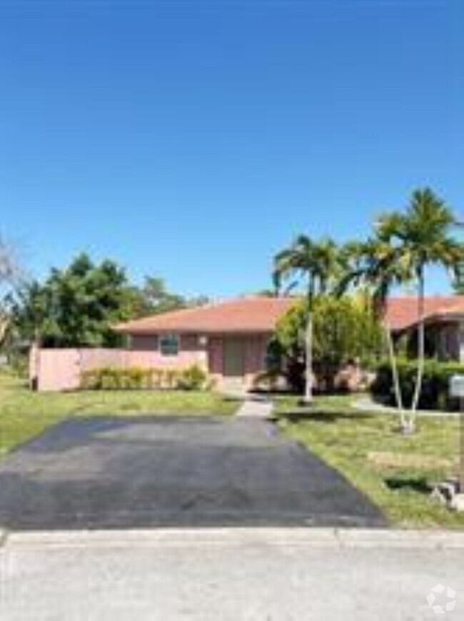 Building Photo - 2301 NW 114th Ave Rental