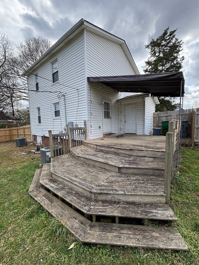 Photo - 3 Bedroom/1.5 Bath Charming House Large Fenced Yard