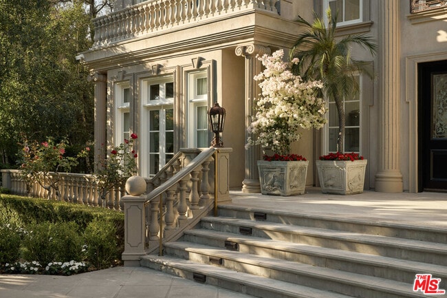 Photo - 628 N Rodeo Dr