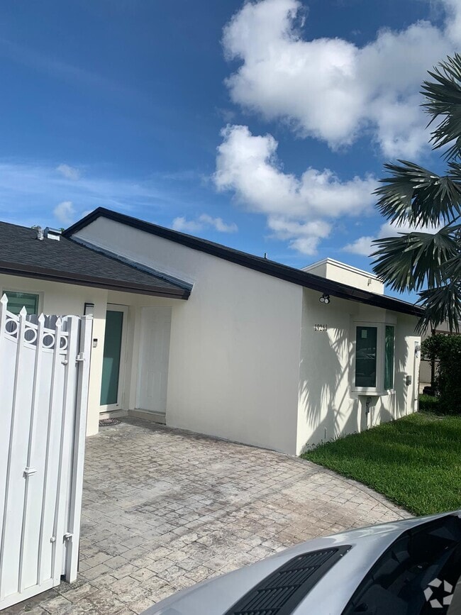 Building Photo - 19261 SW 118th Ct Rental