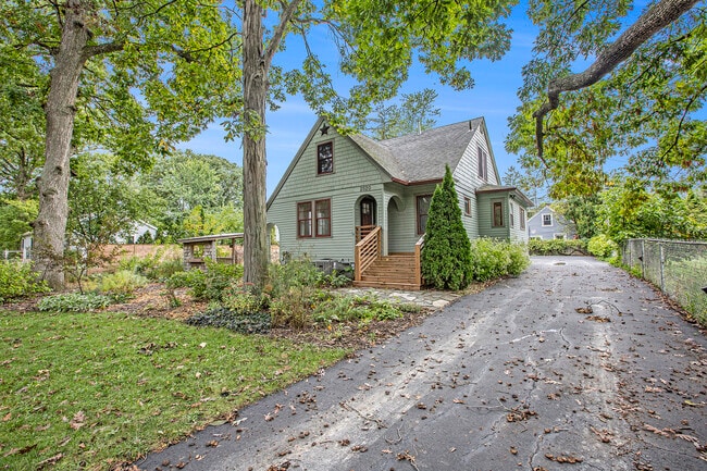 Building Photo - 2520 Oakdale Dr Rental
