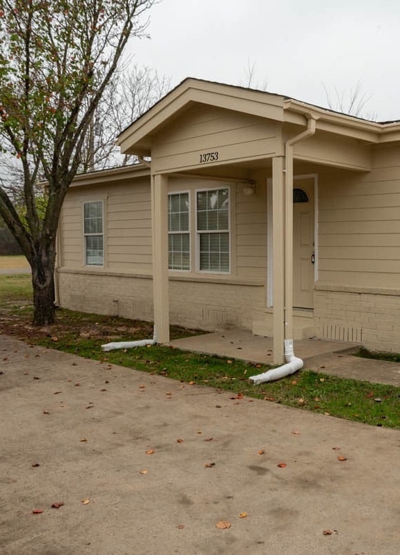 Building Photo - 13753 Biggs St Rental