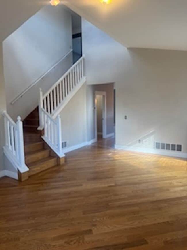 Photo - Charming 5-Bedroom Family Home for Rent in...