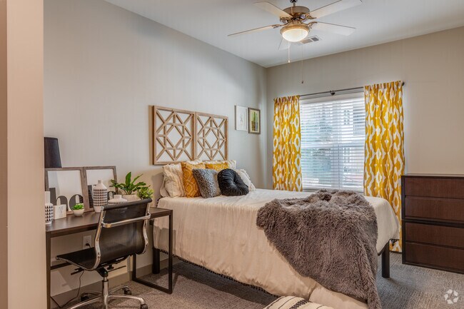 4BR Student Living - One on 4th