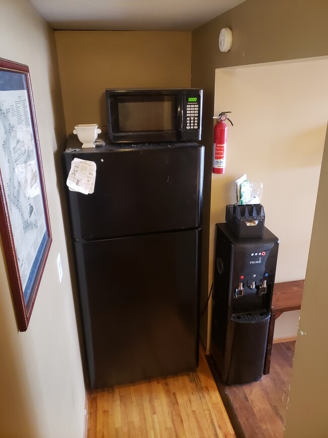 Fridge & microwave - 1407 E Spokane Ave Unit West Room