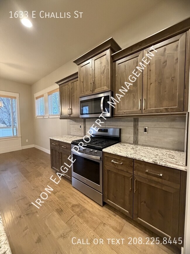 Photo - 1633 E Challis St