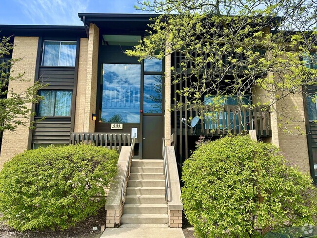Building Photo - 6188 Pinewood Ct Unit 305 Rental