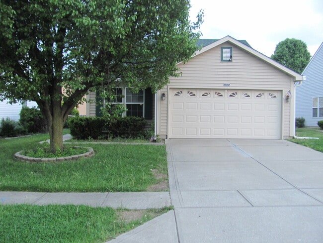 Cozy 3BR Ranch in Wayne Twp Schools - Cozy 3BR Ranch in Wayne Twp Schools House