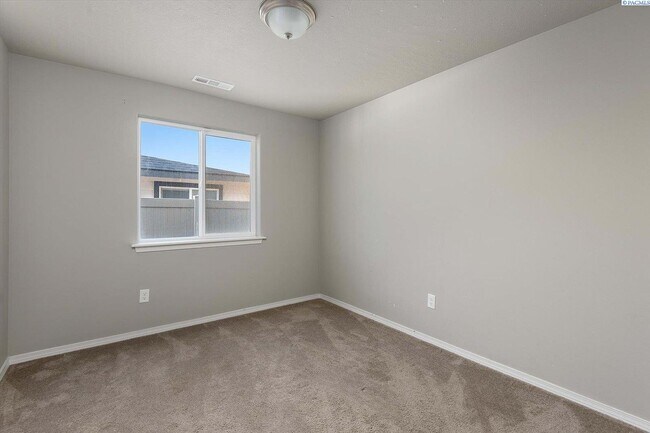 Photo - 627 Marysville Way