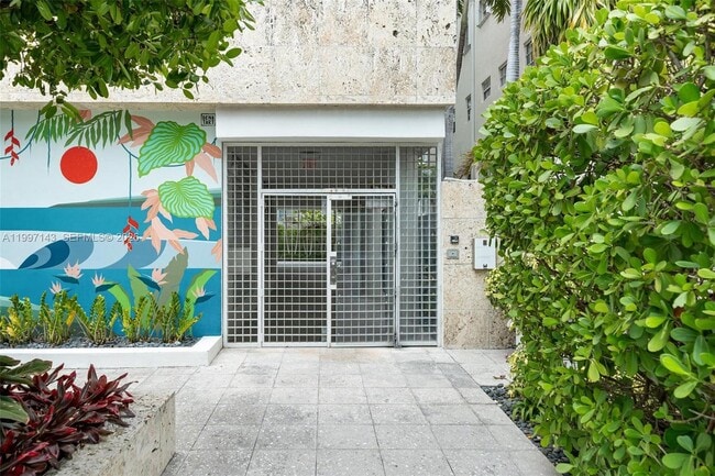 226 Ocean Dr Unit 8F