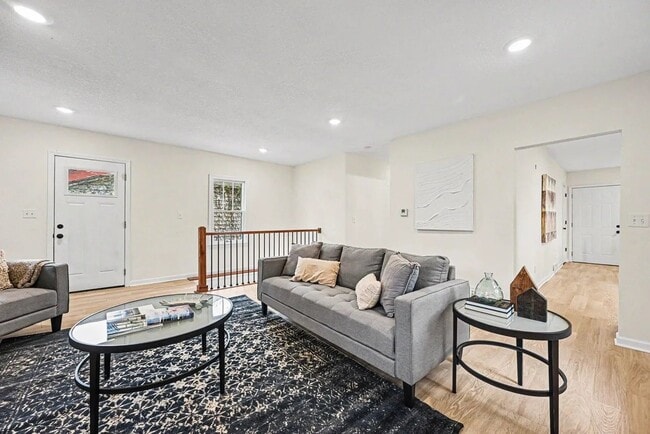 87 Juniper St