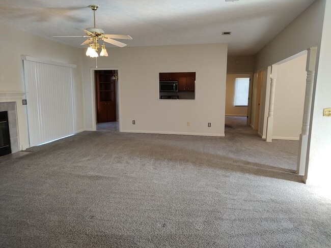 Photo - Spacious Home Conveniently Located in a Quiet Neighborhood!