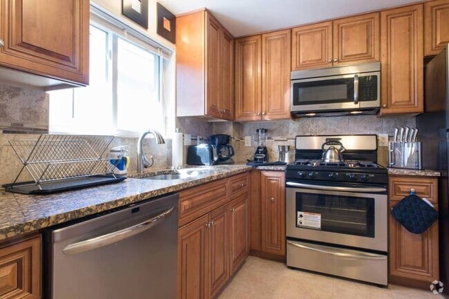Building Photo - 79 Thingvalla Ave Unit 1 Rental