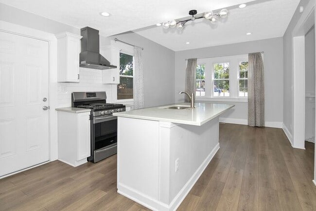 Photo - Classic Remodeled Townhome in Windsor Park