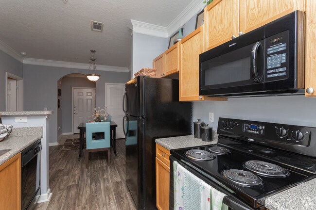 2BR, 2BA -1185 SF